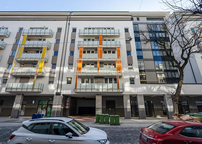 Heroes Square Apartment *