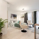 Heroes Square Apartamento