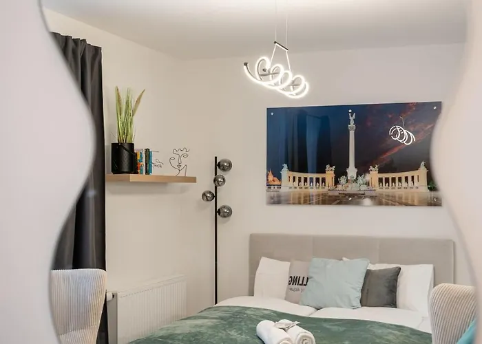 Heroes Square Apartment *